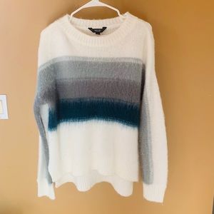 Vera Wang hi lo fuzzy sweater sz M